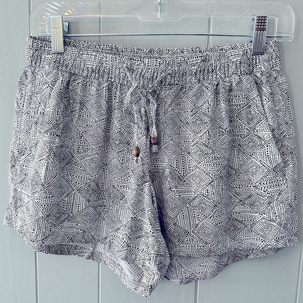 Women’s Pattern Linen Shorts. Size XS